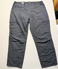 LAPG Men’s Black Tactical Cargo Pants Solid Cotton Blend 40×32 BTP9001