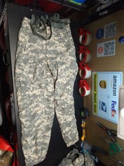 GENUINE US MILITARY ISSUED SOFT SHELL COLD WEATHER TROUSERS. SIZE: SMALL -REG