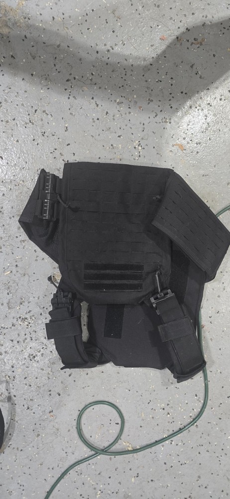 Tacticon BattleVest V2 Plate Carrier – Black – Adjustable – Good Condition
