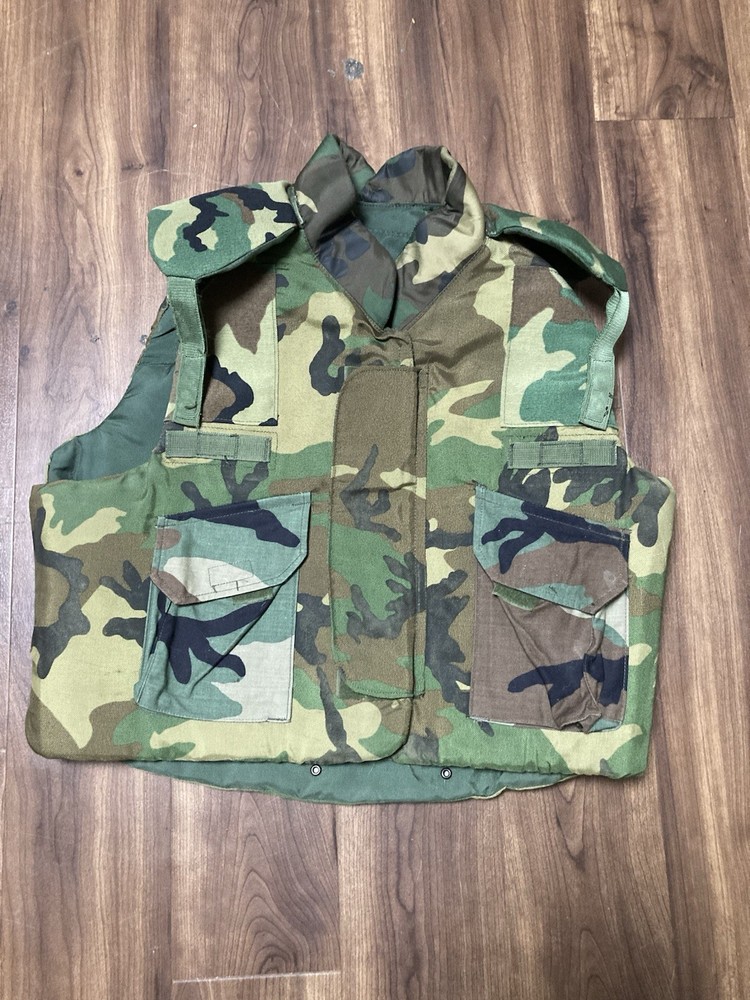 PASGT Fragmentation Protective Vest Body Armor, Size Large. 1997 Contract
