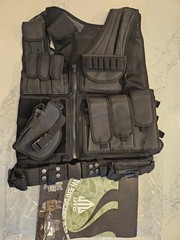 Leapers UTG 547 Deluxe Tactical Vest w/ Quick Holster – Left Handed