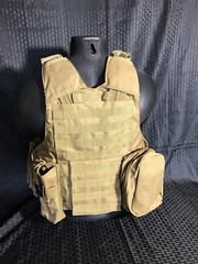 Tactical Vest COYOTE FDE Tan Plate Carrier W/ 2 10×12 Curved Lvl 4 Plates/ Sides