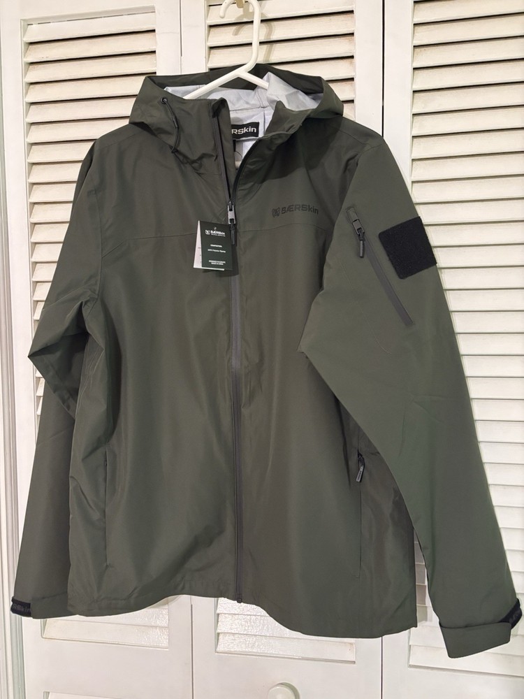 BAERSkin Men’s Tactical Hooded Waterproof Jacket Green Solid Polyester S
