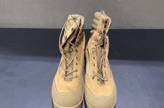 GENUINE US MILITARY ISSUE BATES DESERT COMBAT BOOTS. SIZE: 14 REGULAR NEW IN BOX