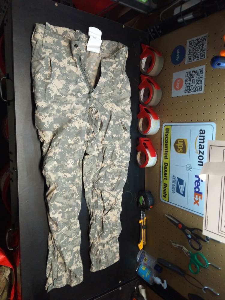 GENUINE US MILITARY ISSUED SOFT SHELL COLD WEATHER TROUSERS. SIZE: SMALL-SHORT