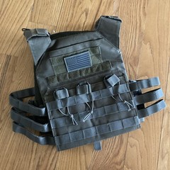 New Tacticon Armament Battle Vest V2 Plate Carrier -Ranger green- New with Tags.